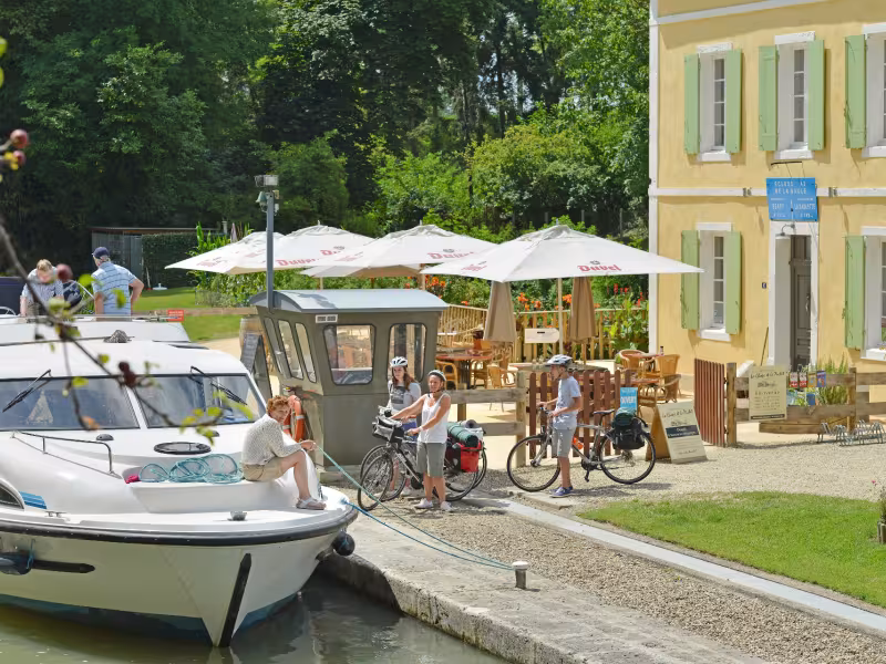 Villeton Lock on the Garonne Canal