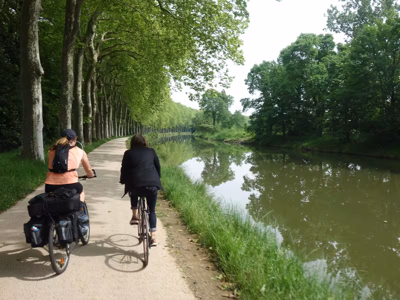 Sur le canal du midi à vélo