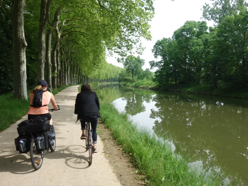 Sur le canal du midi à vélo