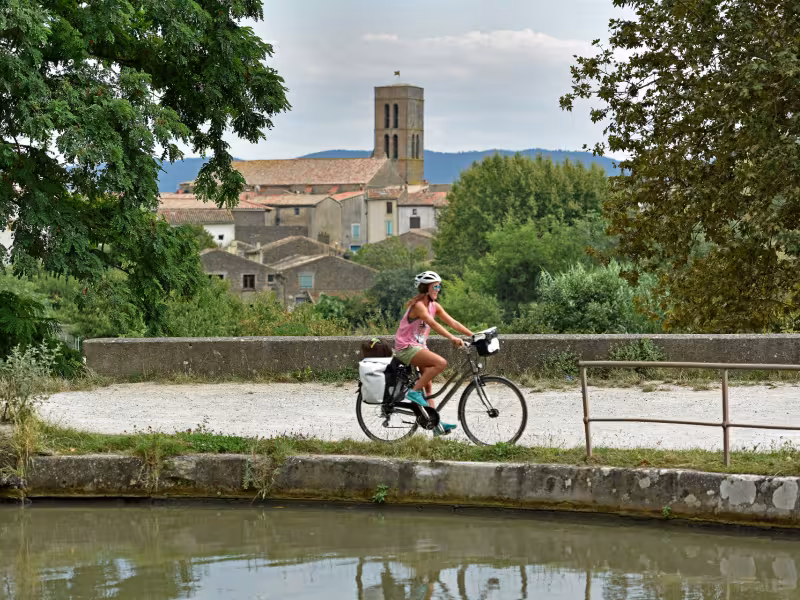 Arrivée à Trèbes sur la voie verte du Canal du Midi 