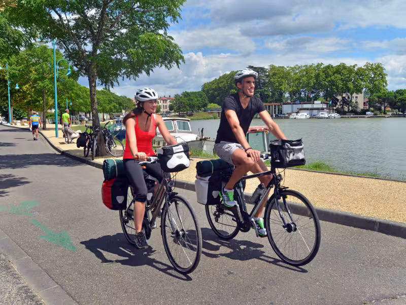 Sur le port d'Agen à vélo