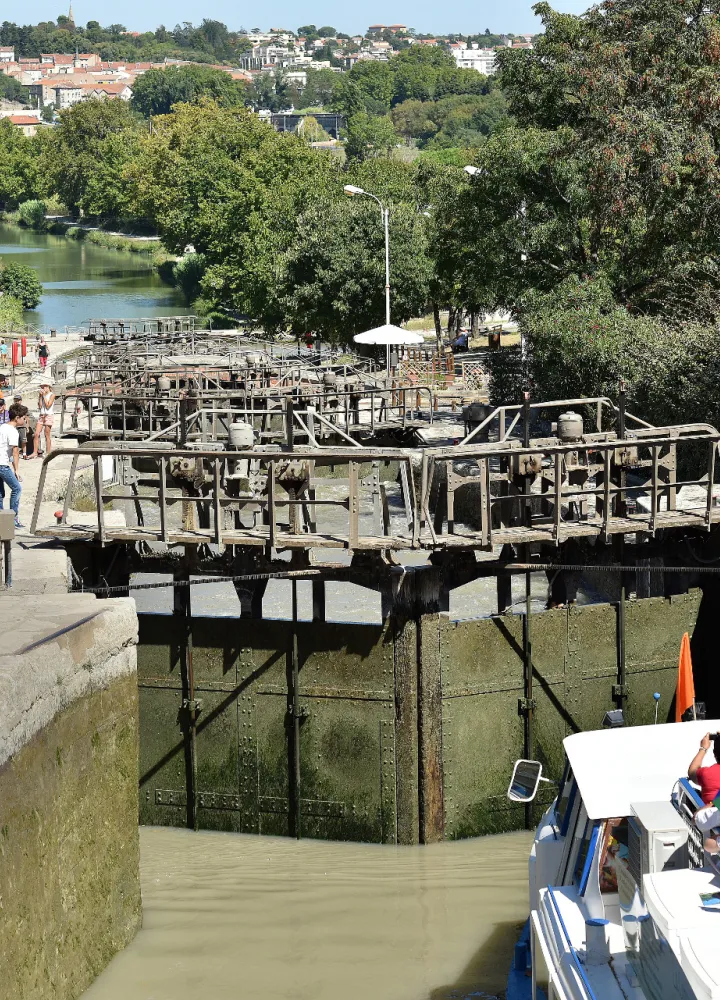 Les 9 Ecluses Fonseranes du Canal du Midi à Béziers