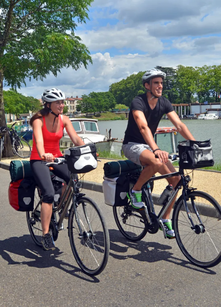 Sur le port d'Agen à vélo