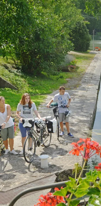Greenways along the Canal de Garonne from Fontet to Agen