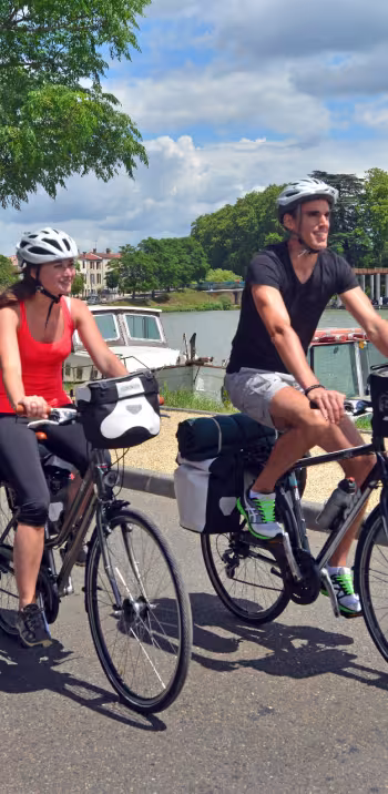 Sur le port d'Agen à vélo