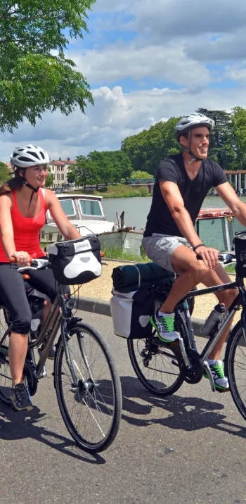 Sur le port d'Agen à vélo