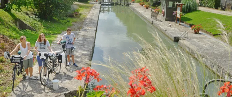 Greenways along the Canal de Garonne from Fontet to Agen