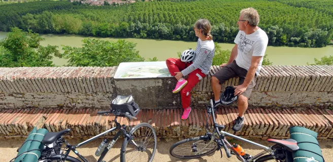 Point de vue à Auvillar sur la vallée de la Garonne et les coteaux du Quercy