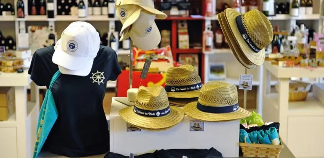 (C)2010 {votre nom}, tous droits réservés