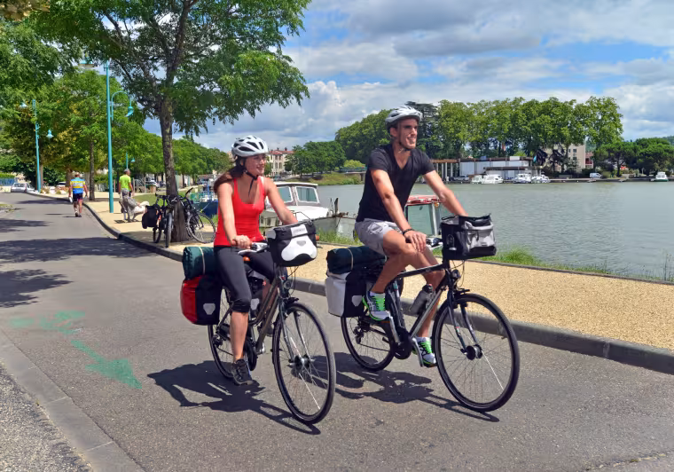 Sur le port d'Agen à vélo