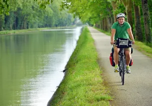 Greenway along the Canal de Garonne in Tarn-et-Garonne