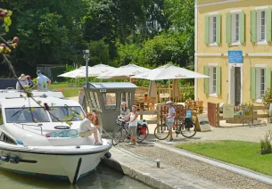 Villeton Lock on the Garonne Canal