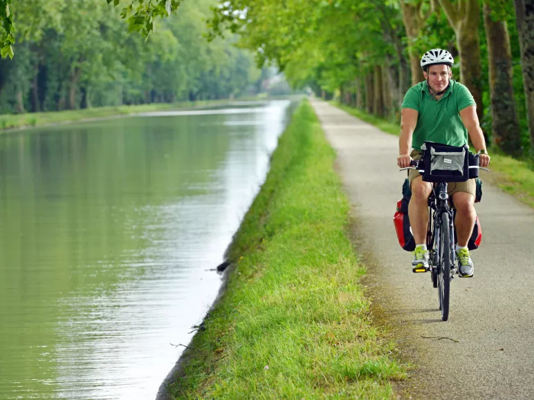 Greenway along the Canal de Garonne in Tarn-et-Garonne